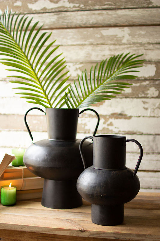 Set of 2 waxed black metal urns with handles - Design Club Home